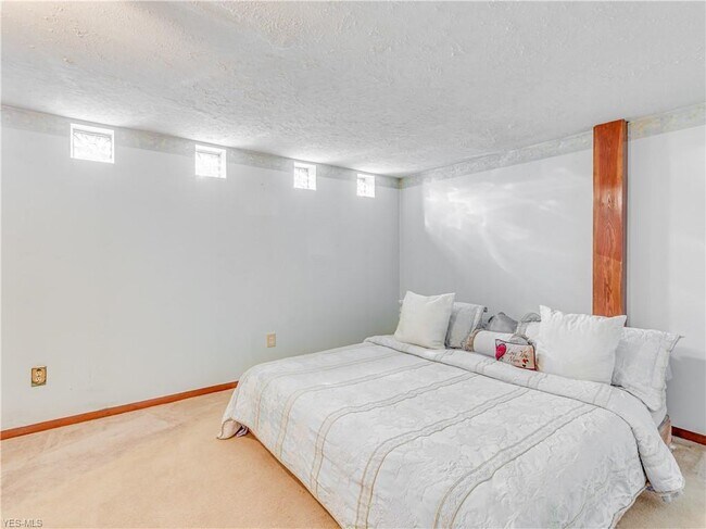 Building Photo - 813 Shoshone Ave
