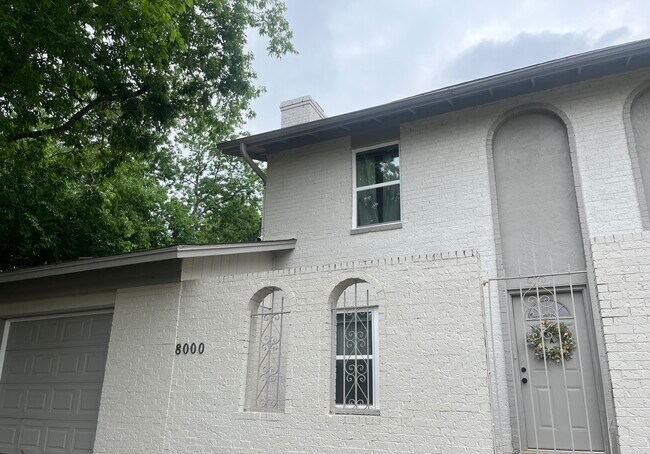 Building Photo - 8000 Sonnet Ave