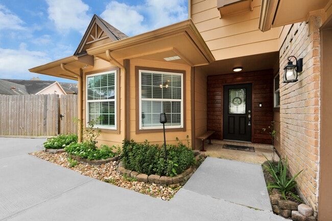 Building Photo - 12303 Gambit Dr