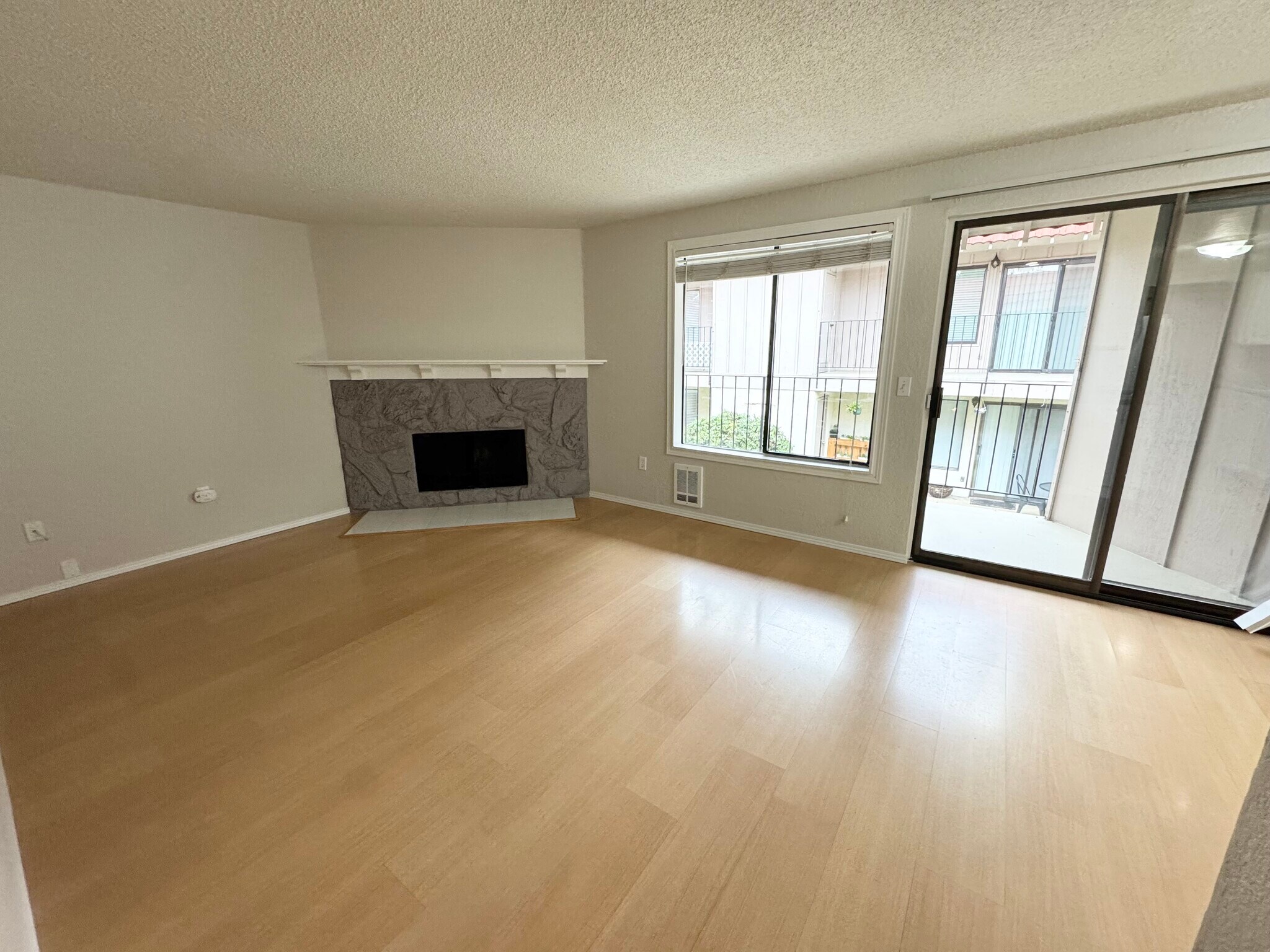 Building Photo - 15705 NE 18th St