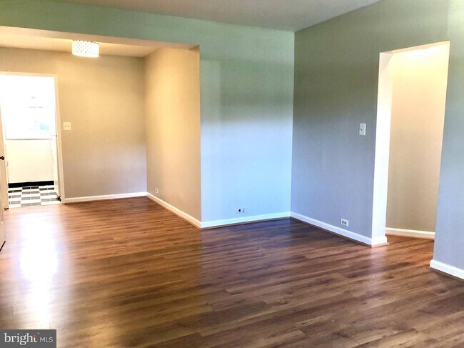 Building Photo - 223 S George Mason Dr
