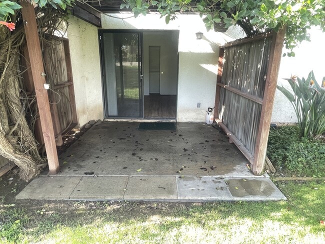 Building Photo - 2215 K Ave