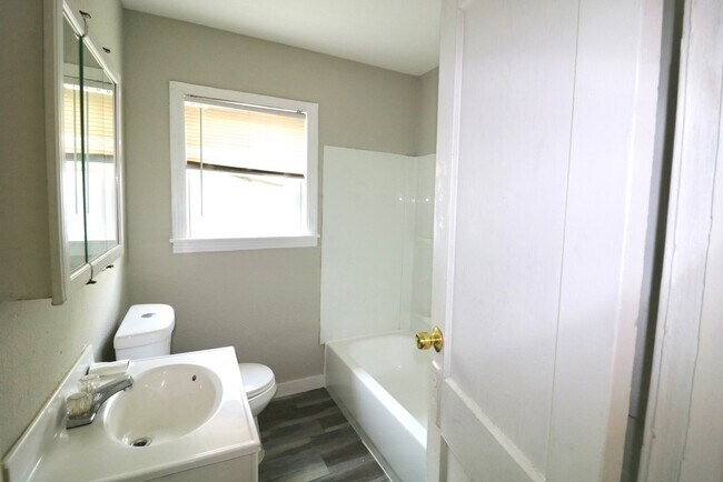 Building Photo - 3102 Brackenridge St