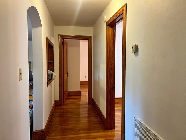 Building Photo - One Level Home! 3bed/1 bath with extra-lar...