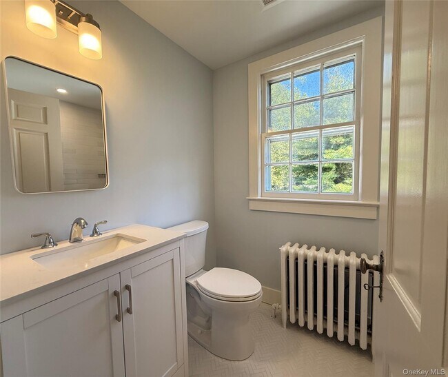 Building Photo - 35 La Rue Dr