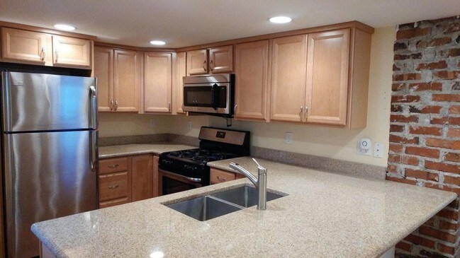 Building Photo - Amazing Ravenna Duplex-All Utilities Included