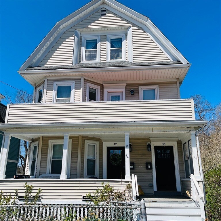 Building Photo - 42 Burton St