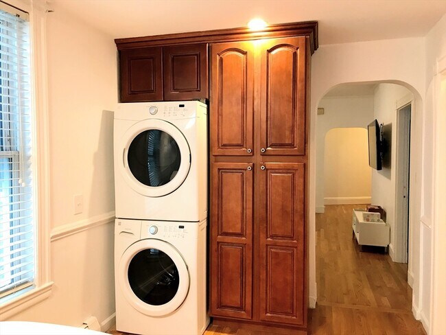 Building Photo - 12 Riverdale St