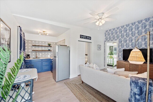 Building Photo - 221 Greymon Dr