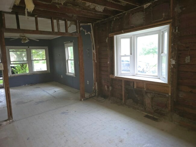 Building Photo - 728 Schirmeyer St