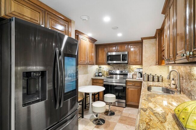 Building Photo - 5600 N Flagler Dr