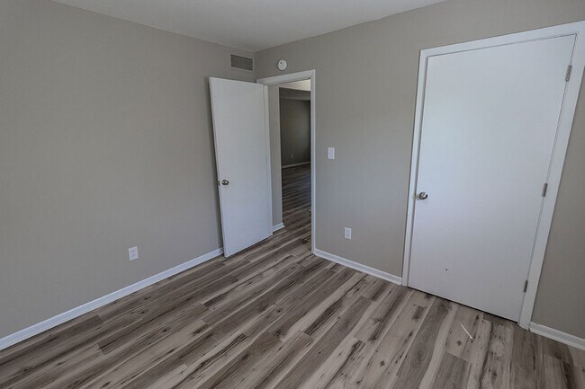 Building Photo - 3415 Balboa Ln