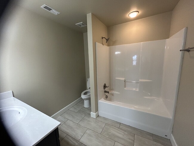 Building Photo - "Charming 3-Bed Condo in Cookeville with Granite Touches and Spacious Living!"