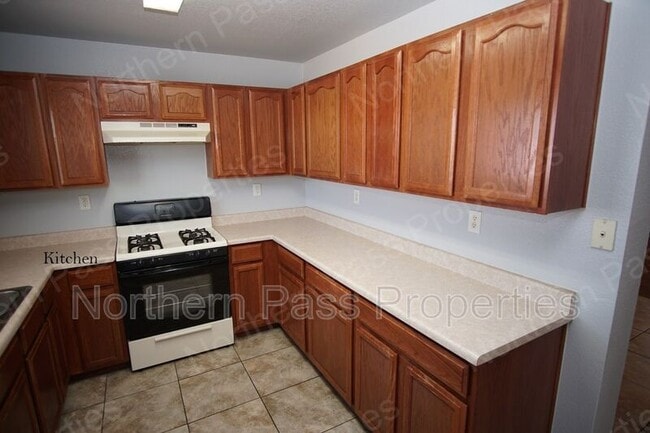 Building Photo - 3400 Blue Earth Ln