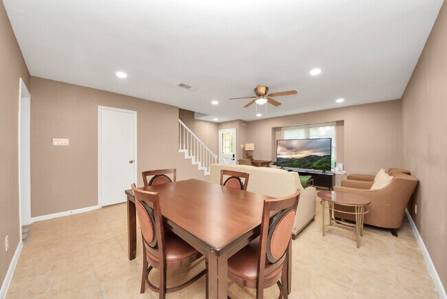Building Photo - 6710 Biggs Ct