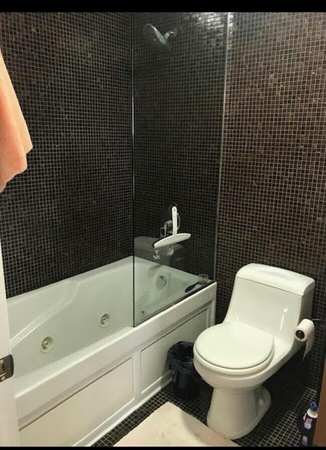 Building Photo - 3010 W Addison St