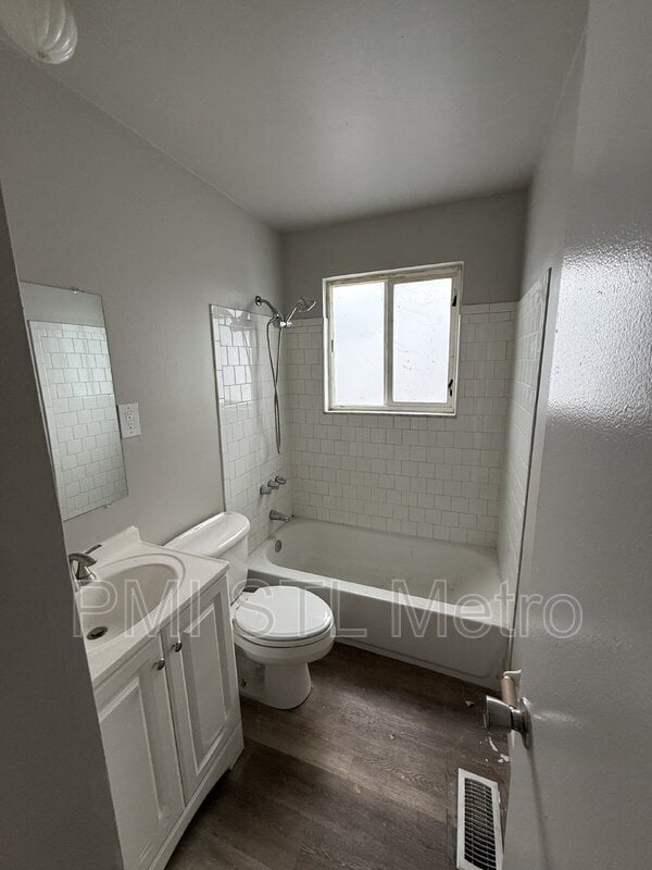 Building Photo - 10435 Castle Dr