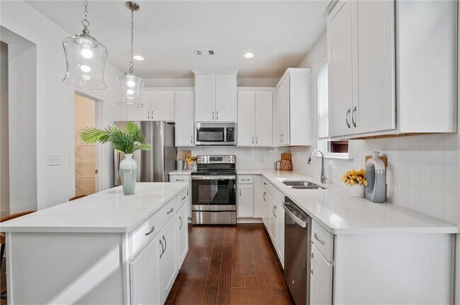 Building Photo - 2235 Mulsanne Dr
