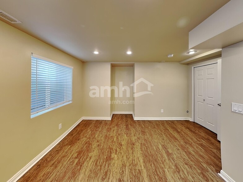 Building Photo - 6655 W Millen Cir