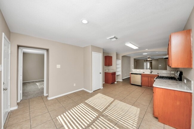 Building Photo - 826 Bandon Ln