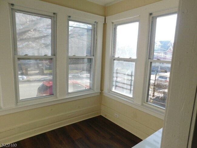 Building Photo - 282 Renner Ave