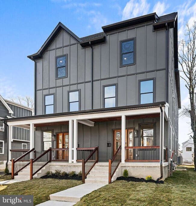 Building Photo - 705 Preston Ave