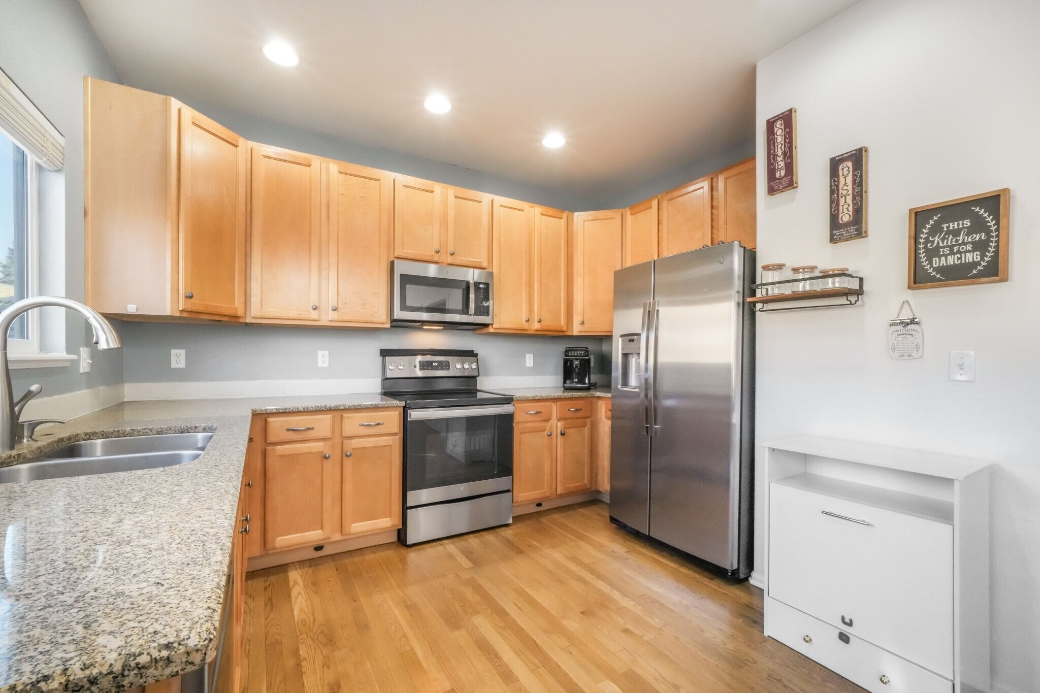 Building Photo - 6710 Camino Del Rey