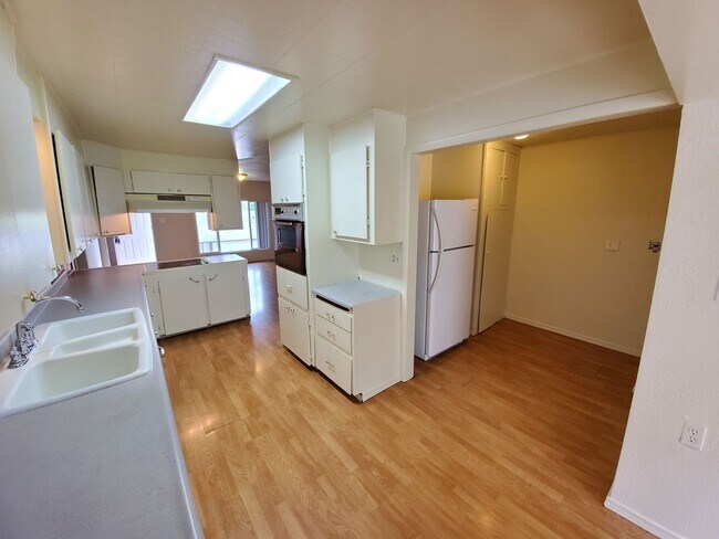 Building Photo - 3 Bed 2 Bath Home w/ storage shed