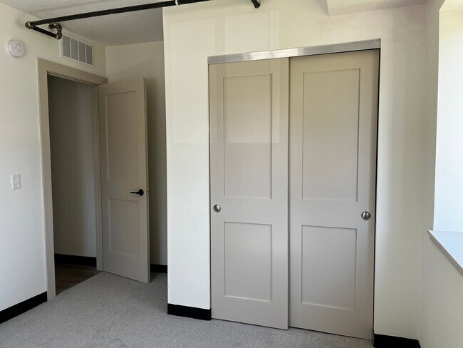 Building Photo - 480 8th St