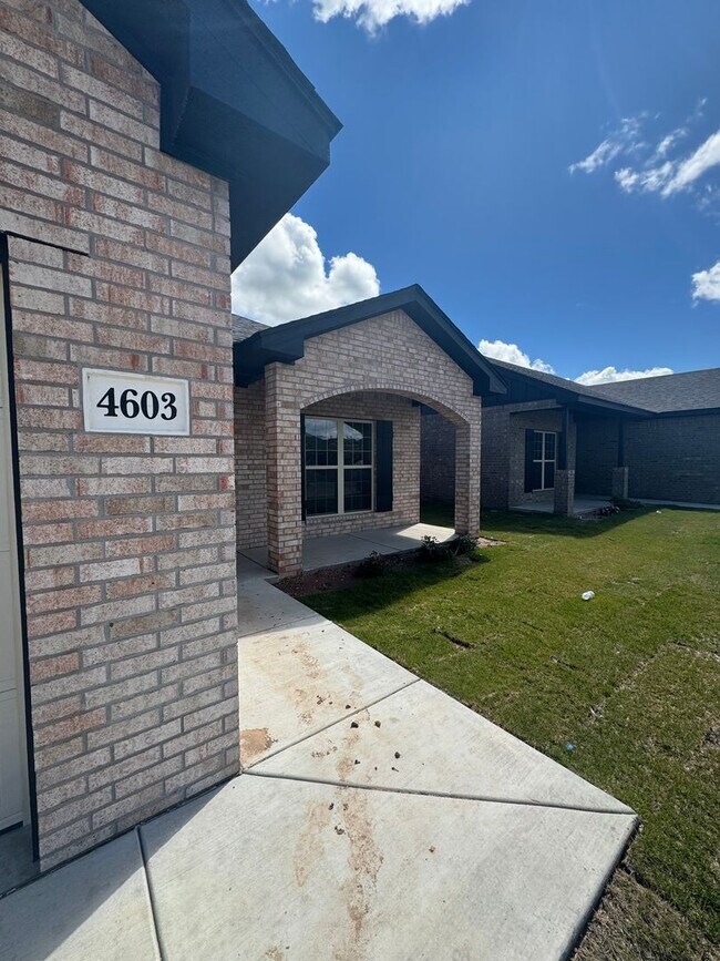 Building Photo - New built located in Beacon Pointe area!!!...