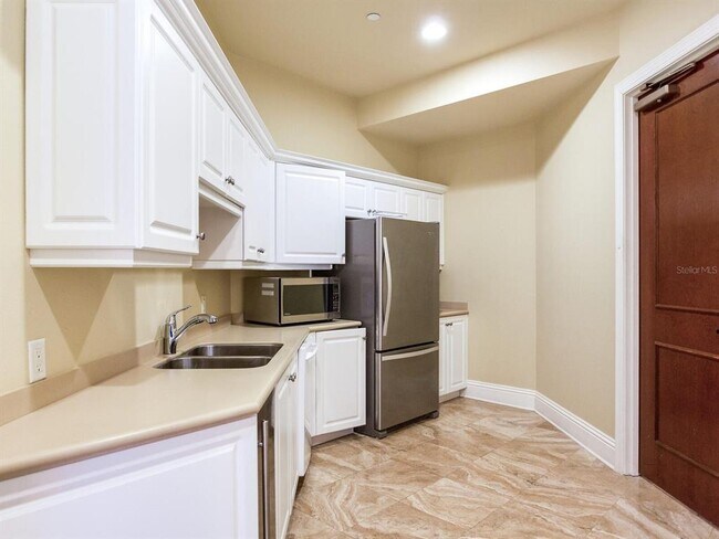 Building Photo - 4201 Bayshore Blvd