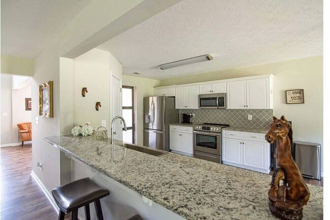 Building Photo - 1424 Oxpens Rd