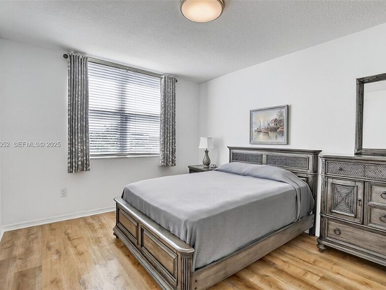 Building Photo - 2421 NE 65th St