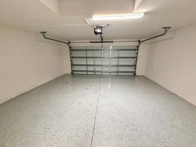 Building Photo - 4 Bed, 2 Bath Available Now in NW Cape Coral