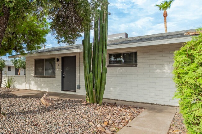 Building Photo - Renovated 2 bed | 1 bath - Central Tempe Location!