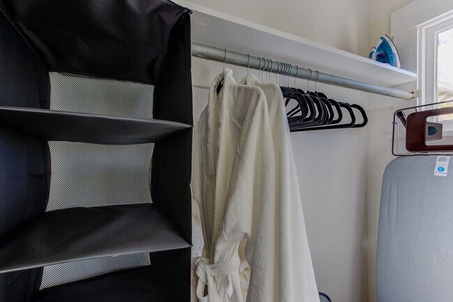 Building Photo - 2243 Woolsey St