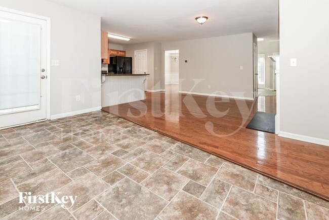 Building Photo - 123 Elba Dr
