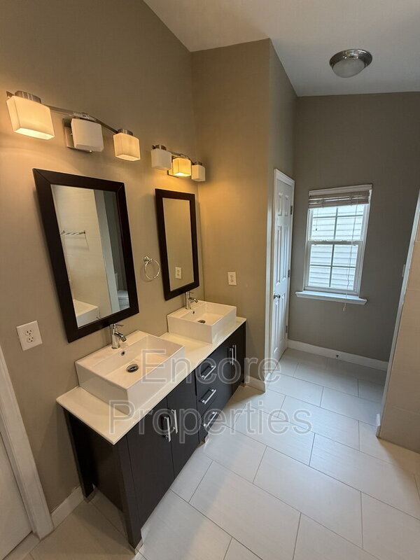 Building Photo - 8417 Whisper Ridge Pl