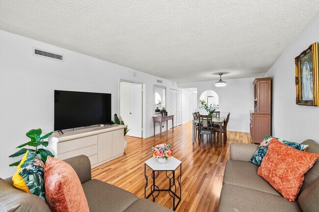 Building Photo - 10110 Cedar Point Blvd