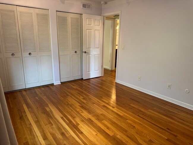 Building Photo - 1249 Island Dr