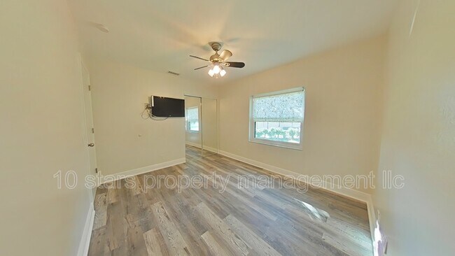 Building Photo - 6287 Sun Blvd
