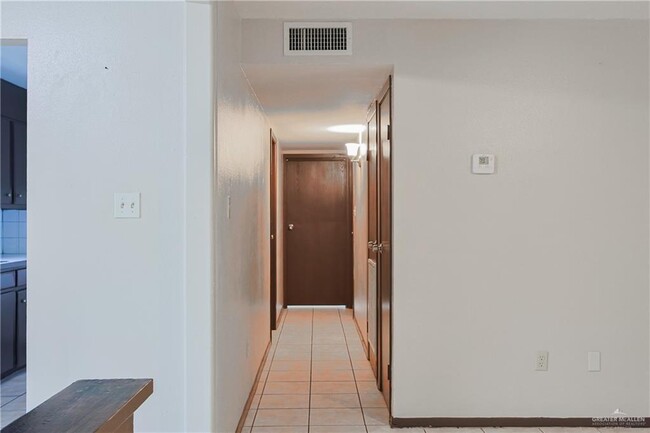 Building Photo - 1521 Nolana Ave