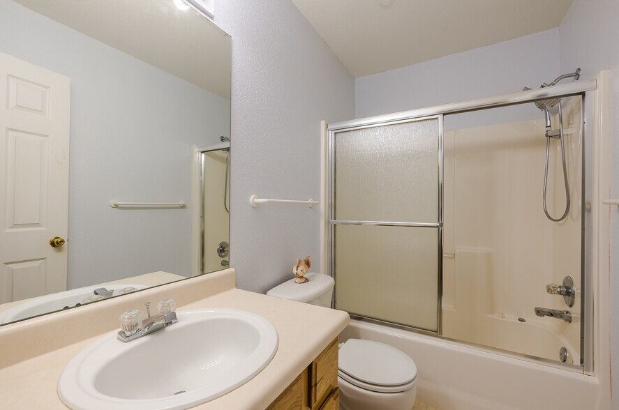 Building Photo - 1601 Great Western Dr