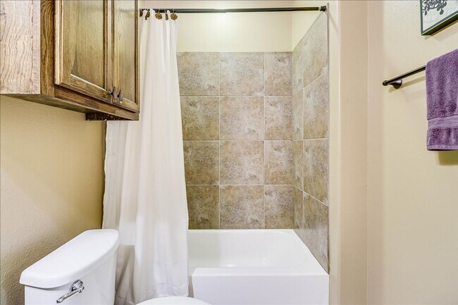 Building Photo - 6241 Lago Vista Dr