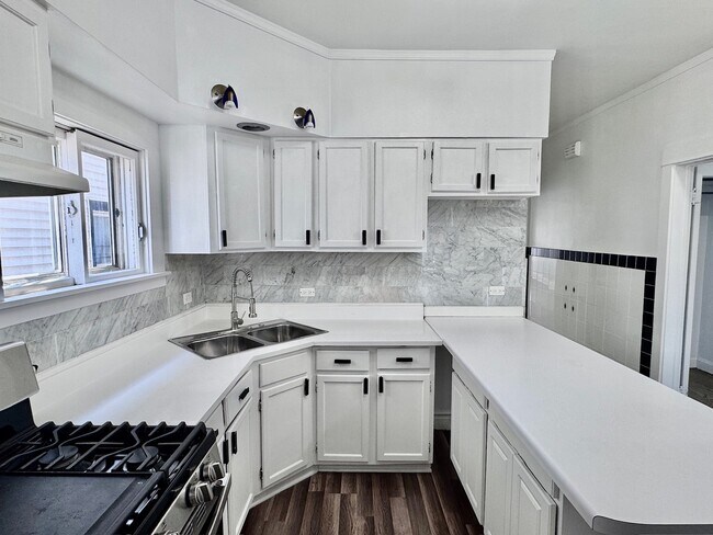 Building Photo - 2047 N Lavergne Ave