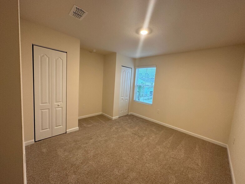 Building Photo - 70 Summer Daze Dr