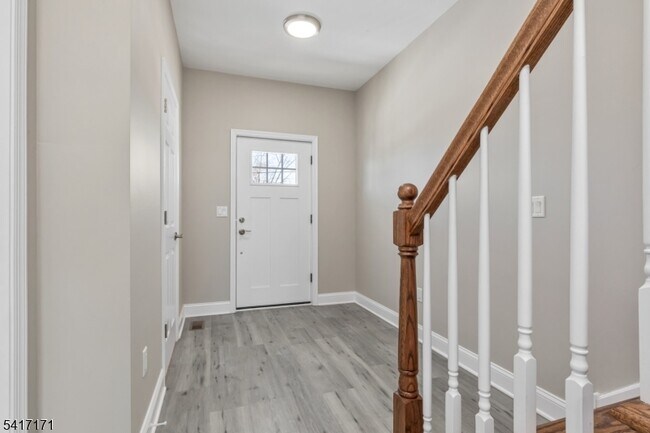 Building Photo - 152 N Auten Ave