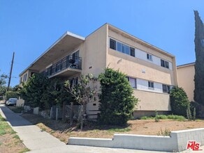 Building Photo - 4777 San Vicente Blvd