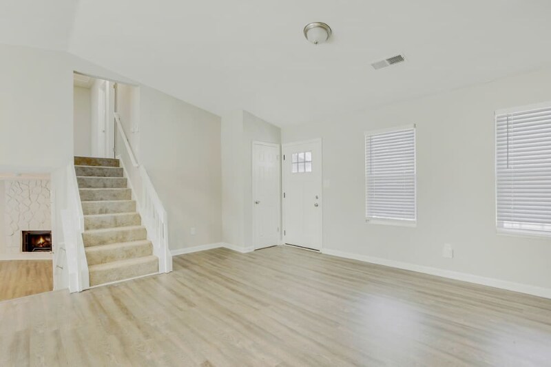 Building Photo - 837 Forest Path