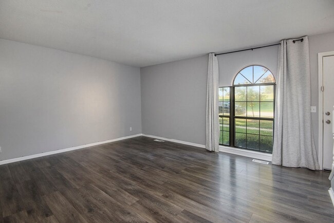 Building Photo - 2BR/1.5BA Townhouse in Smithville: GREAT L...